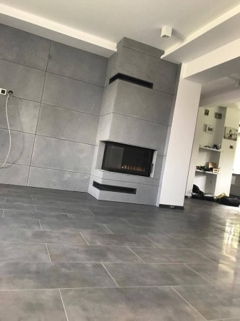 Płyta betonowa ultra lekka porowata jasny popiel - struktura porowata - realizacje