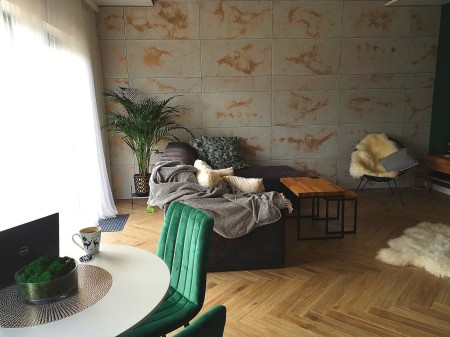 Płyta betonowa ultra lekka biała z kruszywem gold - struktura porowata