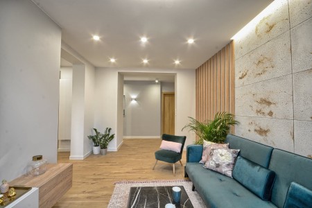 Płyta betonowa ultra lekka biała z kruszywem gold - struktura porowata