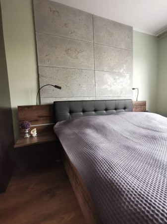 Płyta betonowa ultra lekka jasny popiel z kruszywem silver - struktura porowata