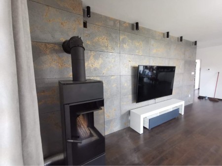 Płyta betonowa ultra lekka ciemny popiel z kruszywem gold, struktura porowata