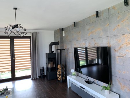 Płyta betonowa ultra lekka ciemny popiel z kruszywem gold, struktura porowata