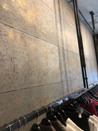 Płyta betonowa ultra lekka ciemny popiel z kruszywem gold - realizacje