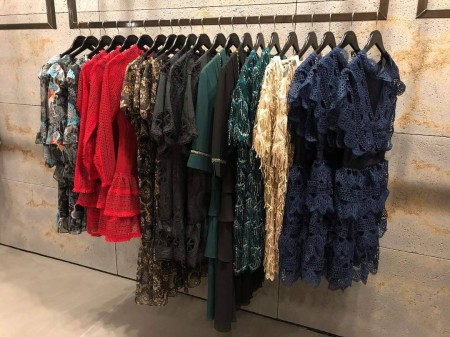 Płyta betonowa ultra lekka ciemny popiel z kruszywem gold - realizacje