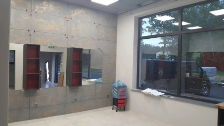 Płyta betonowa ultra lekka ciemny popiel z kruszywem gold - realizacje