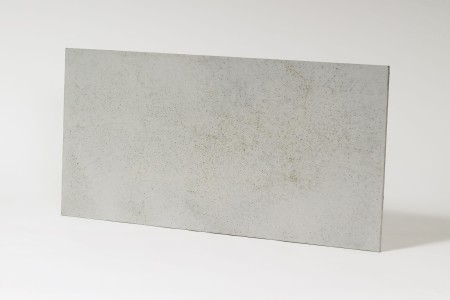 Płyta beton architektoniczny ultra lekka jasny popiel z kruszywem silver, struktura średnioporowata