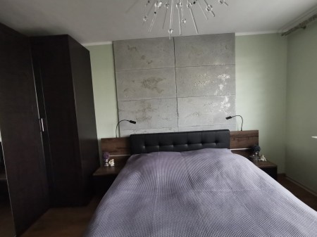 Płyta betonowa ultra lekka jasny popiel z kruszywem silver - struktura porowata