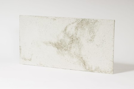 Płyta beton architektoniczny ultra lekka biała z kruszywem silver, struktura porowata