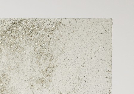 Płyta beton architektoniczny ultra lekka biała z kruszywem silver, struktura porowata