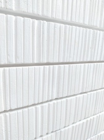 Płytki elewacyjne betonowe Long Vertical białe