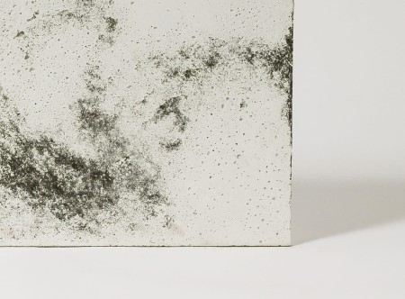 Płyta beton architektoniczny ultra lekka biała z kruszywem black, struktura porowata