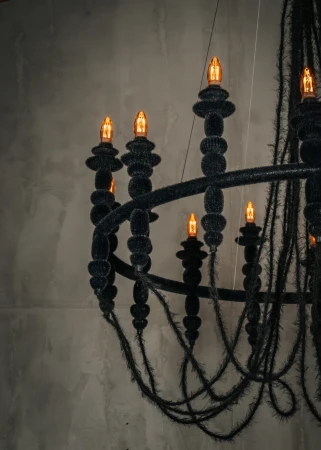 Dracula Chandelier | Żyrandol ze strukturą Velvet